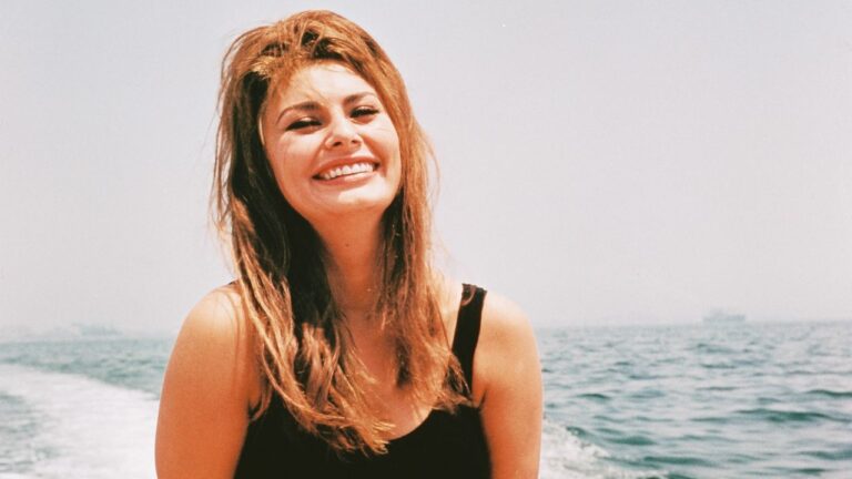 23 Vintage Photos of Sophia Loren Being the Ultimate European Summer Muse
