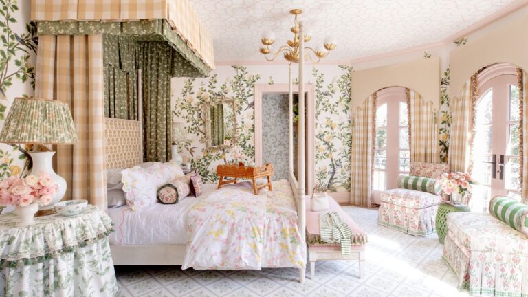 The Art of Using Two Wallpapers in One Room
