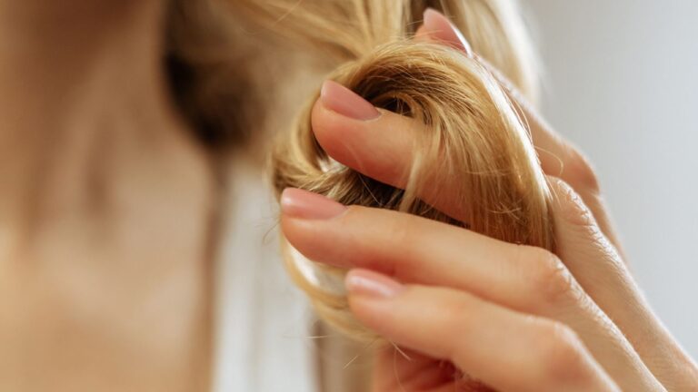 5 Foods That Reduce Seasonal Hair Loss, According to Experts
