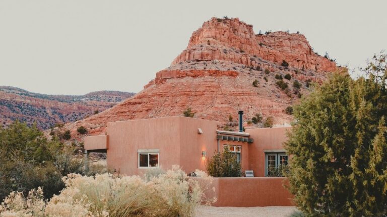 10 Airbnbs Near National Parks, Just in Time for Your Summer Road Trip