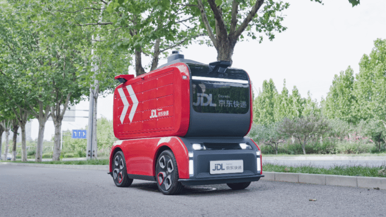 JD.com Founder Predicts Robots Will Replace All 700,000 Couriers