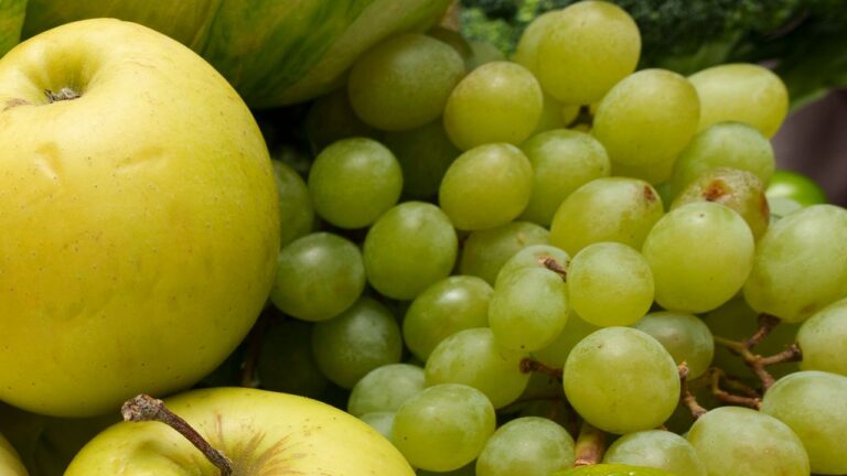 8 Fruits That Fight Inflammation and Support Gut Health